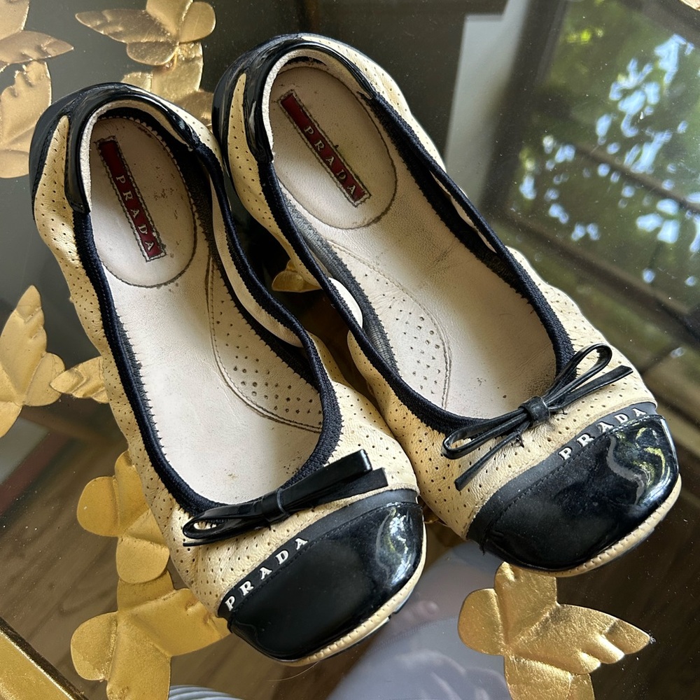 Prada Black and Cream Flats Luxurious Loafers